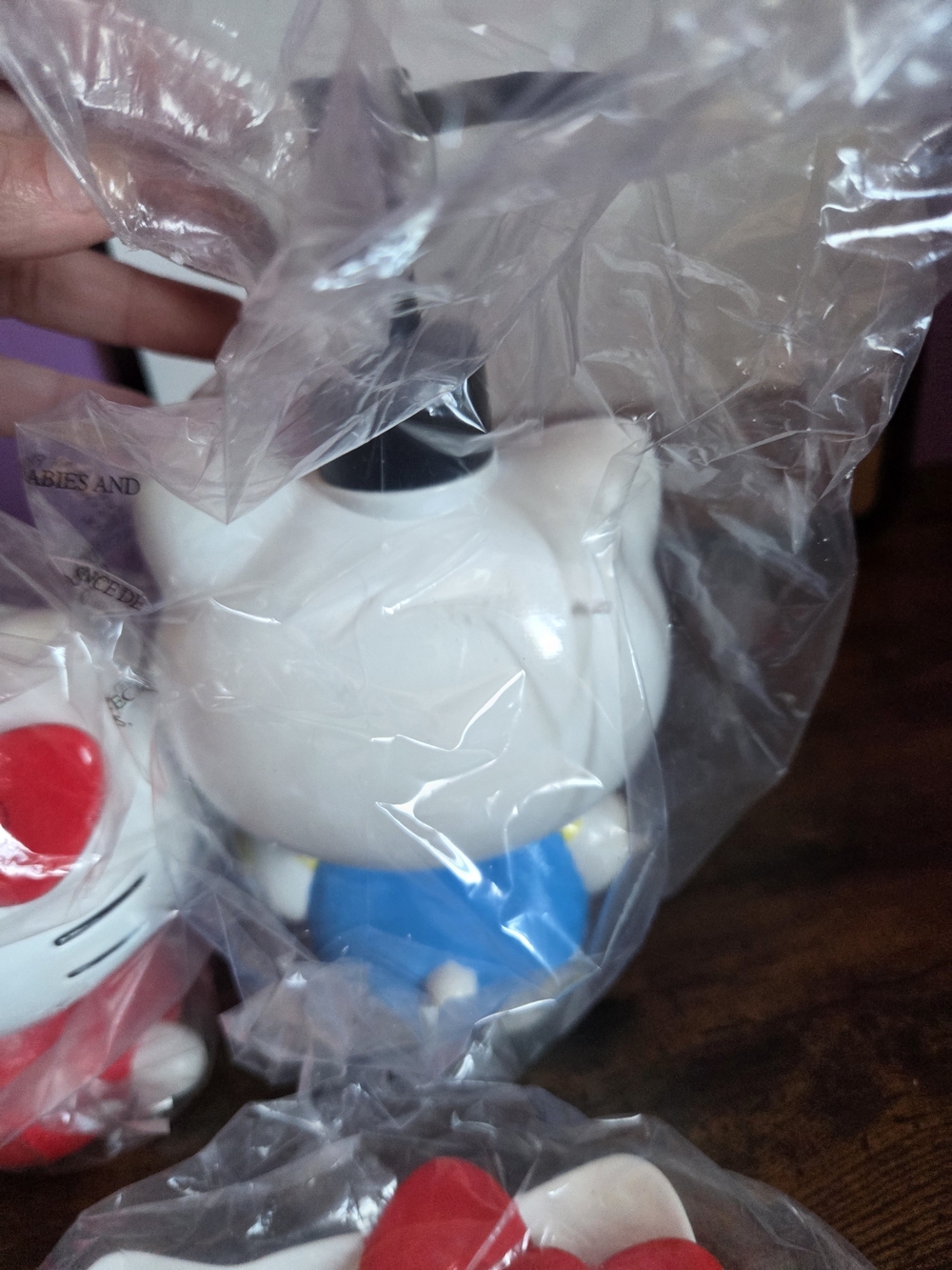 Hello Kitty Ceramic Figure Bathroom Set. - Picture 2 of 8